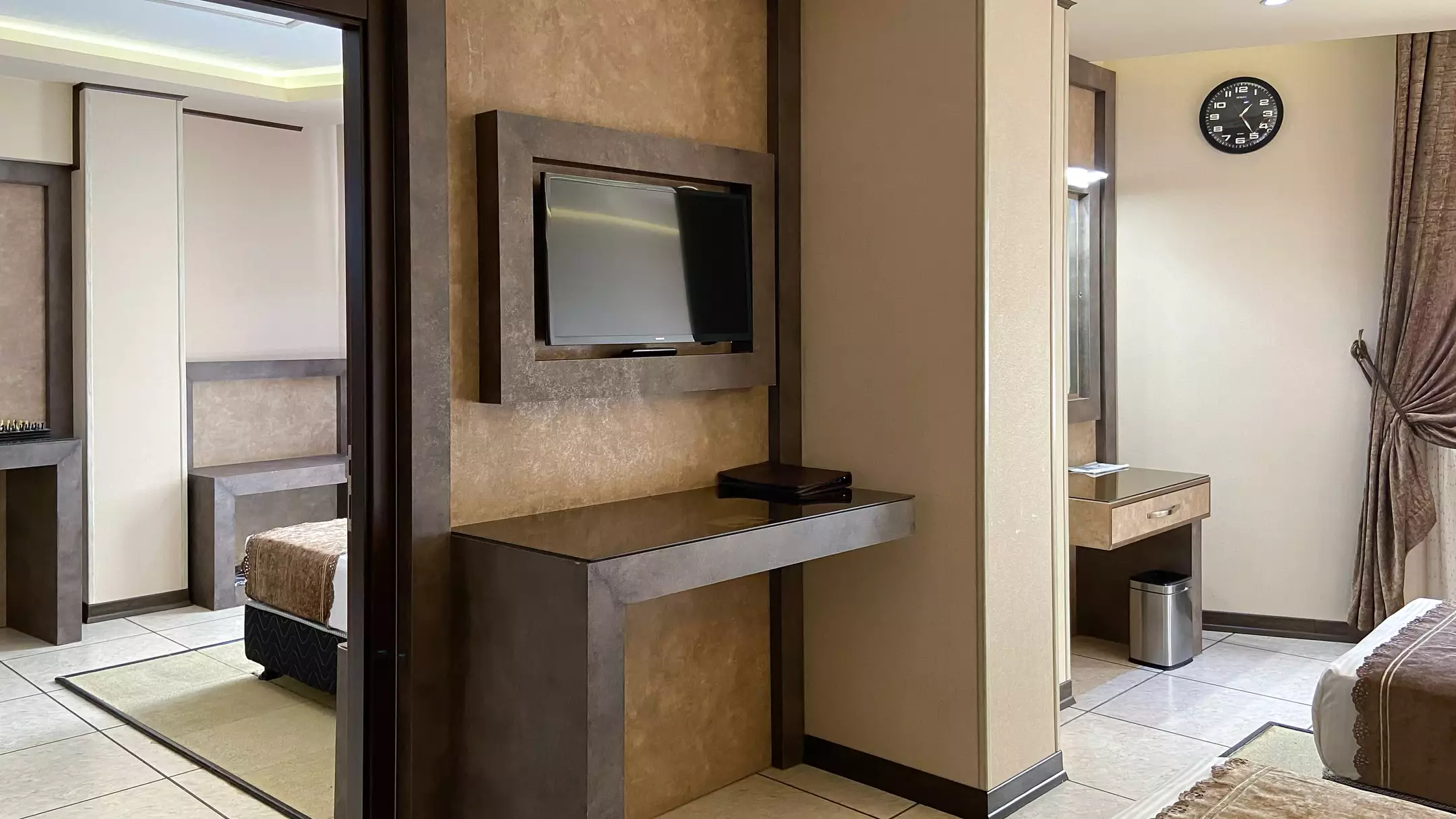 Alibaba https://cdn.alibaba.ir/ostorage/hotel-accommodation-images/6703208bab97af8211911c30_7fad43e0-20d2-433f-a776-edfa5648ed11_چهارتخته کانکت (2).webp